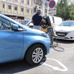 Actuellement Vienne compte douze bornes « municipales » de recharge de véhicules électriques. D’autres sont prévues, mais où ?