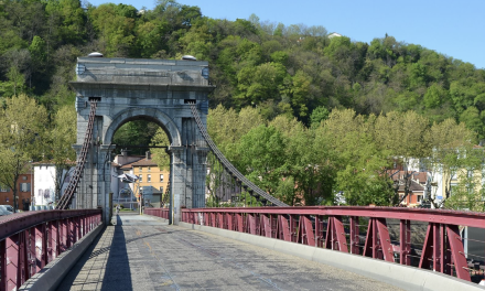 Réparation d’urgence : le pont suspendu de Chasse-sur-Rhône interdit aux voitures à partir du 30 juin