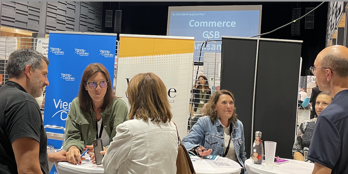 Pour sa 1ère édition, « Le Carrefour des Talents » a attiré 750 candidats à l’emploi au Manège à Vienne