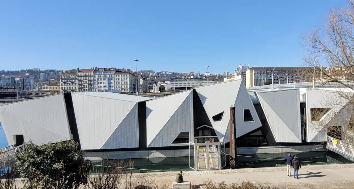 Sauvé des eaux ! Le théâtre flottant l’île Ô sur le Rhône à Lyon évite le naufrage grâce à 22 chefs d’entreprise