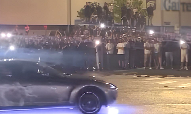 Mortiers d’artifice, 300 bolides et près de 1 000 personnes et… grenades lacrymogènes ! Rassemblement sauvage sur le parking du Carrefour de Givors