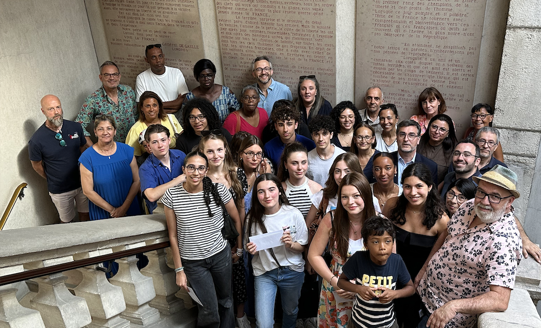 A travers des bons d’achat, la Ville de Vienne récompense l’excellence scolaire des lauréats avec mention au Bac ; et au CAP