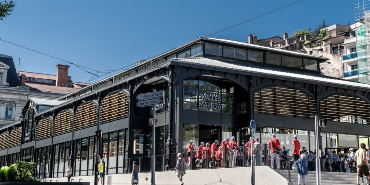 Celui qui fut le 1er Food Court lyonnais, « La Commune »  s’étend à Saint-Etienne en reprenant les Halles Mazerat