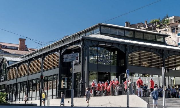Celui qui fut le 1er Food Court lyonnais, « La Commune »  s’étend à Saint-Etienne en reprenant les Halles Mazerat
