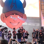 Helldebert au théâtre antique Vienne a  fortement rajeuni vendredi 18 juillet  les « guitar heroes »…