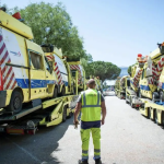 « Quand allez vous percuter ? ». Des fourgons d’intervention accidentés exposés au péage de Reventin-Vaugris  : une campagne choc de Vinci Autoroutes
