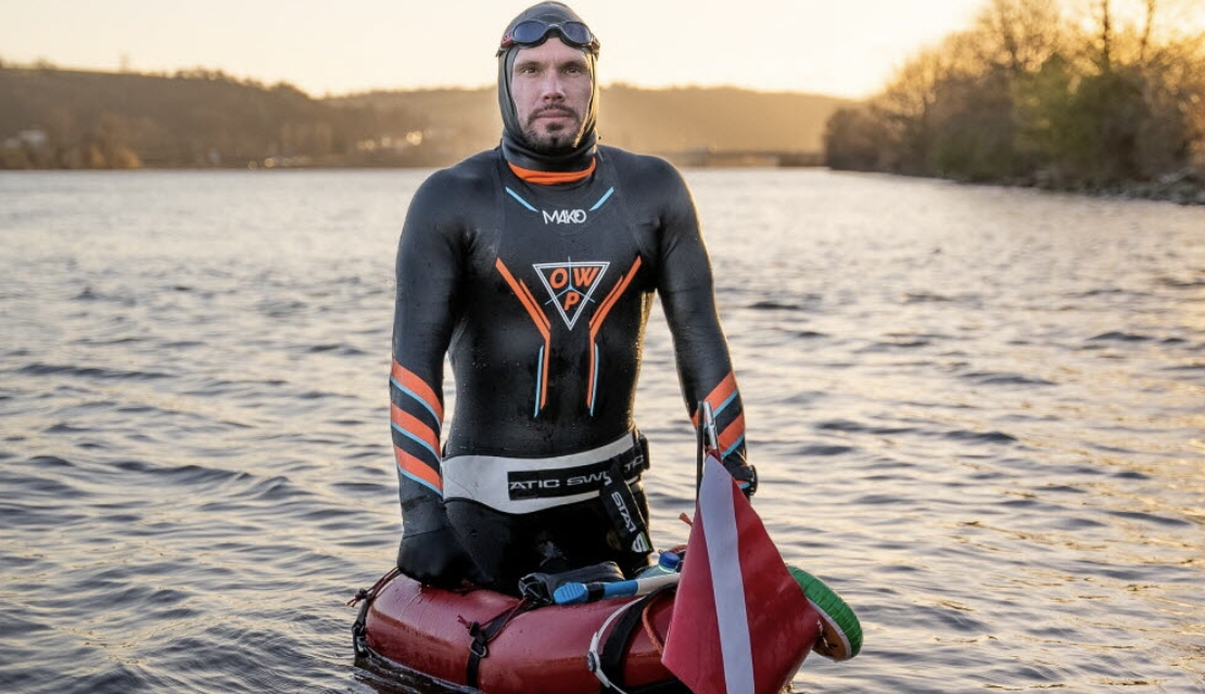 En descendant le fleuve sur son « packcraft » : Rémi Camus, un éco-explorateur va traquer les PFAS dans le Rhône