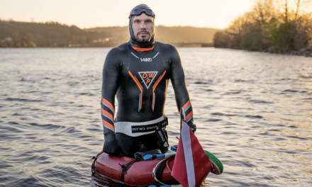 En descendant le fleuve sur son « packcraft » : Rémi Camus, un éco-explorateur va traquer les PFAS dans le Rhône