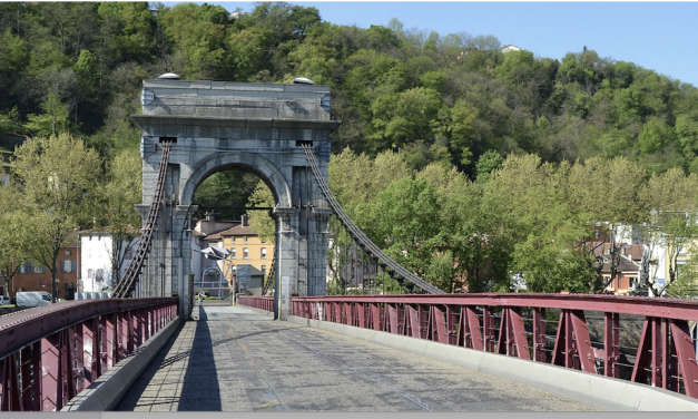 « Des éléments fortement dégradés » : l’interdiction de la circulation automobile sur  le pont suspendu de Chasse-sur-Rhône prolongée de deux mois