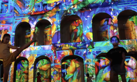 Vidéo-Revivez le spectacle son et lumière sur les trois façades de l’hôtel-de-ville de Vienne, l’été 2025