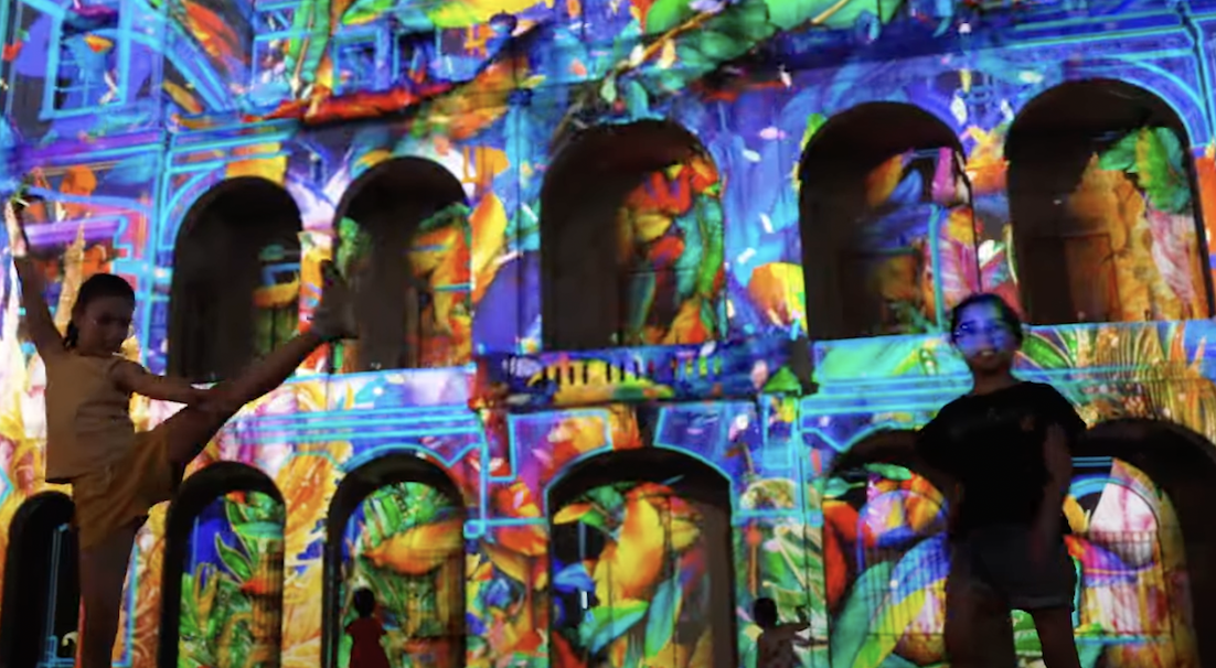 Vidéo-Revivez le spectacle son et lumière sur les trois façades de l’hôtel-de-ville de Vienne, l’été 2025