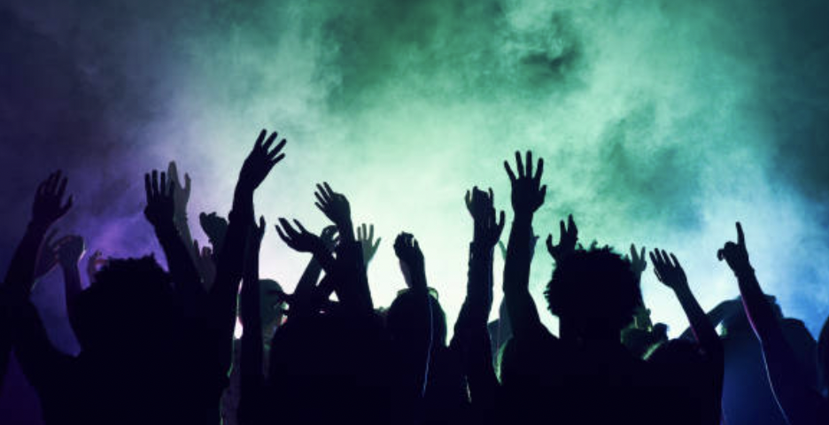 Le bilan de la rave party de Cour-et-Buis actuellement en train de se terminer : 116 infractions et 23 teufeurs pris en charge par les secouristes…