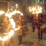 Fête Historique de Vienne : un défilé aux flambeaux plus festif, musical et dansant et beaucoup moins martial…
