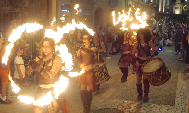 Fête Historique de Vienne : un défilé aux flambeaux plus festif, musical et dansant et beaucoup moins martial…