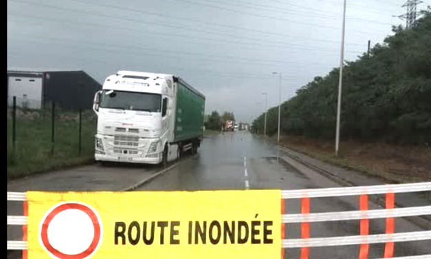 Gros orage « supercellulaire » sur le Nord-Isère : route coupée à Salaise-sur-Sanne, grêle à Beaurepaire et Lentiol