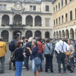 Le départ de Bayrou fêté par un « pot » devant l’hôtel de ville de Vienne : « nous attendons maintenant le 10 septembre… »