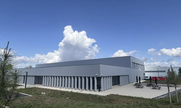 Textile haut-de-gamme-Carasoie qui s’apprête encore à embaucher a emménagé sur un nouveau site de 3 000 m2 à Pont-Evêque : ses effectifs au plus haut