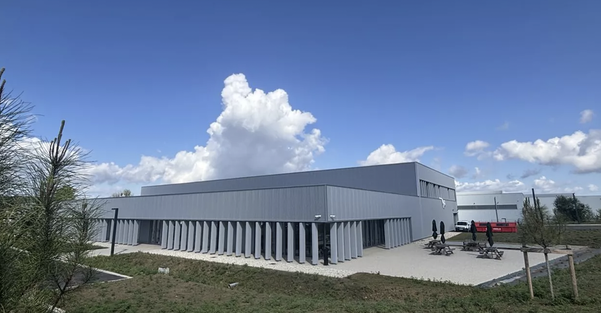 Textile haut-de-gamme-Carasoie qui s’apprête encore à embaucher a emménagé sur un nouveau site de 3 000 m2 à Pont-Evêque : ses effectifs au plus haut