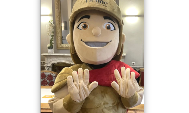 Viennoiseries-Une mascotte, « Titus » pour la Foire de Vienne ; l’hôtel de ville et Cybèle en rose ; compostage : 170 tonnes récoltées