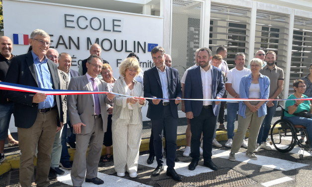 La rentrée s’effectue ce matin dans une école élémentaire Jean Moulin à Vienne refaite à neuf et chauffée à la géothermie