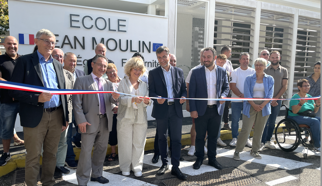 La rentrée s’effectue ce matin dans une école élémentaire Jean Moulin à Vienne refaite à neuf et chauffée à la géothermie