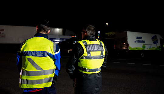 Interpellé au péage de Reventin-Vaugris : le chauffeur du poids-lourd transportait …699 kilos de cannabis