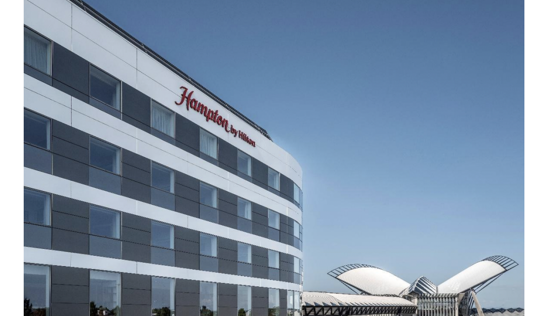 Un nouvel hôtel de 120 chambres vient d’être livré au sein même de l’aéroport de Lyon-Saint Exupéry : il est signé Hampton by Hilton
