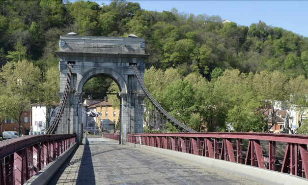Fermé depuis 4 mois aux voitures, le pont suspendu de Chasse-sur-Rhône va  bientôt rouvrir à la circulation