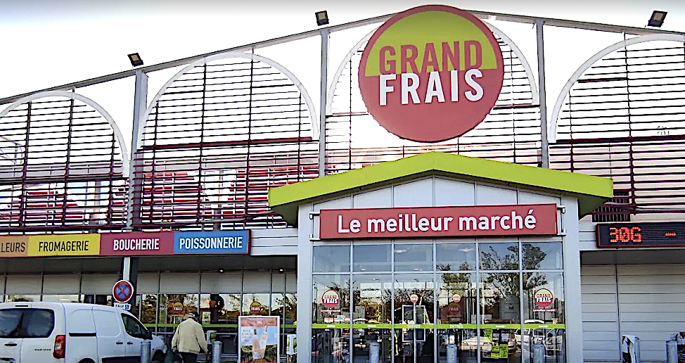 Elle chute à cause d’une feuille de salade à Grand Frais Chasse-sur-Rhône,  poursuit le magasin en justice ; mais, c’est elle qui est condamnée…