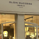 Le chef multi-étoilé Alain Ducasse ouvre une chocolaterie rue de Brest à Lyon