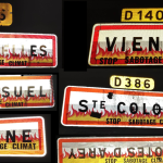 COP30-Flammes sur les panneaux communaux à Vienne et alentours : une campagne contre « l’inaction climatique »