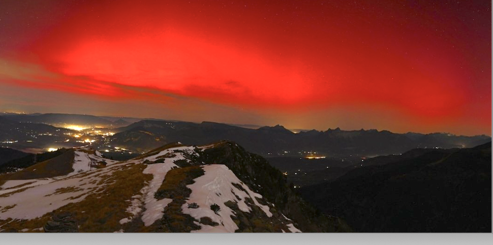 Phénomène rare : des aurores boréales ont illuminé le ciel de l’Isère dans le nuit du 11 au 12 novembre