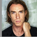 Le chanteur compositeur  français Ben Mazué sera sur la scène du Théâtre Antique de Vienne le 17 juillet