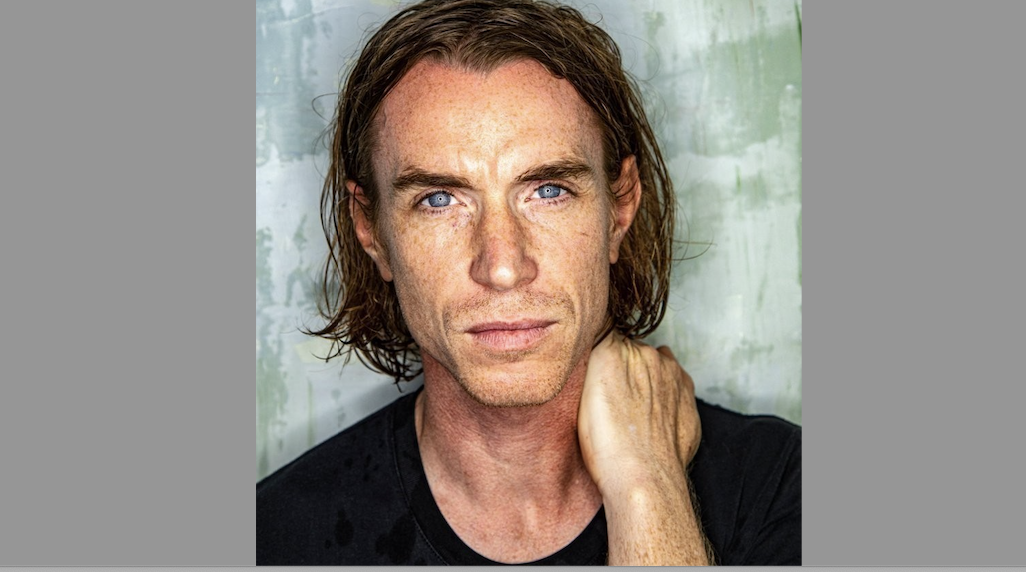 Le chanteur compositeur  français Ben Mazué sera sur la scène du Théâtre Antique de Vienne le 17 juillet