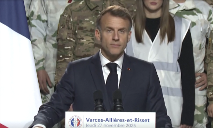 A Varces en Isère, Emmanuel Macron lance son idée de service national volontaire, mode d’emploi