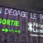 Slogans anti-RN et anti-police mélangés aux illuminations sur les façades lors la Fête des Lumières à Lyon