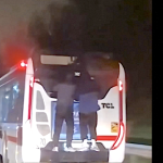 « Irresponsable ! » : deux individus filmés accrochés à un bus  des TCL circulant sur la M6 à Lyon