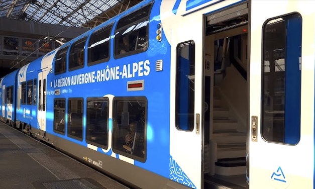 Le dernier TER pour Vienne part de Lyon à 21 h 20 le soir : action humoristique pour dénoncer ce « couvre-feux ferroviaire »