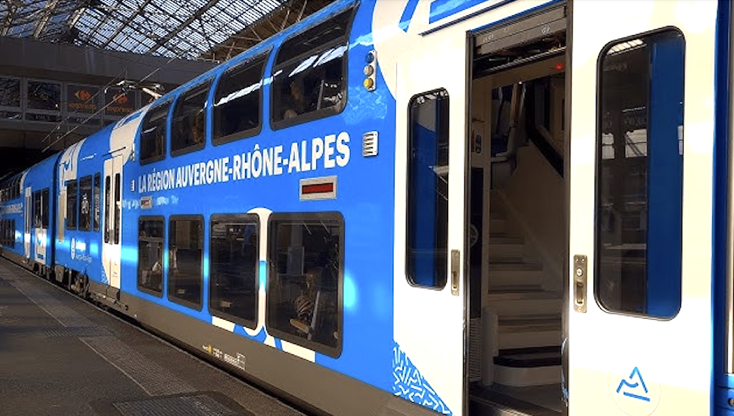 Le dernier TER pour Vienne part de Lyon à 21 h 20 le soir : action humoristique pour dénoncer ce « couvre-feux ferroviaire »