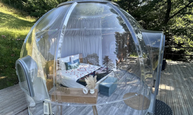 Près de Vienne, à Oytier-Saint-Oblas, l’étonnant « Dodo Lodge »  et ses « Chambres  Bulles » qui permettent de dormir sous les étoiles…