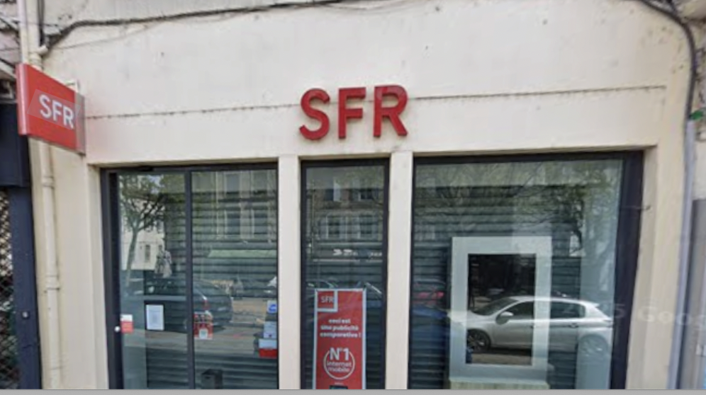 Deux individus cagoulés braquent en plein jour la boutique SFR, cours Romestang à Vienne