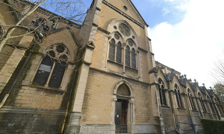 Un espace d’escalade, de restauration et de co-working, annoncé sein de… l’Eglise St-Bernard dans le 1er arrondissement de Lyon