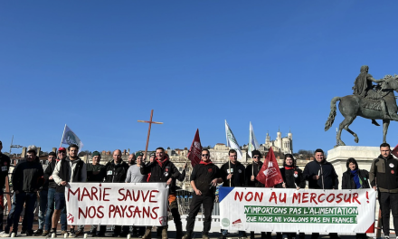Après le blocage de la M7, les agriculteurs en colère  ont bloqué aujourd’hui plusieurs secteurs à Lyon : la préfecture, l’Anses, la Dreal…