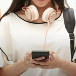 La Région Auvergne-Rhône-Alpes lance  l’expérimentation de l’interdiction totale des téléphones portables dans les lycées… dès le 2e trimestre 2026