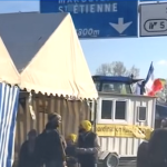 L’entrée Sud de Lyon paralysée : les agriculteurs de la Coordination Rurale campent sur la M7  et comptent bien « durer… »