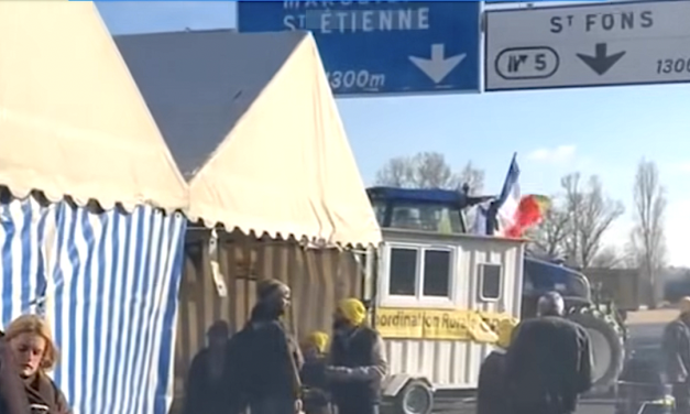 L’entrée Sud de Lyon paralysée : les agriculteurs de la Coordination Rurale campent sur la M7  et comptent bien « durer… »