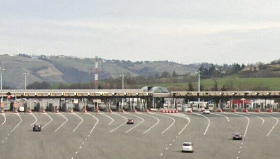 La voiture pilotée par un conducteur de 90 ans percute une pile de béton au péage de l’A7  à Reventin-Vaugris : tué sur le coup