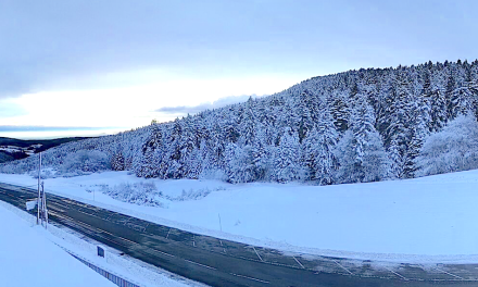 5 à 15 cm de neige sont tombés sur l’Espace nordique du Mont du Pilat, mais pas assez encore pour damer les pistes…