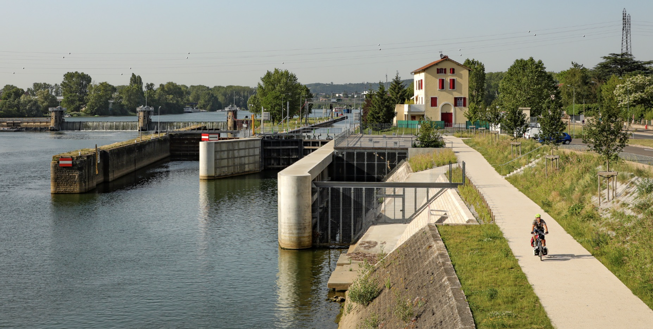 Sur 700 km, elle mène du Luxembourg à Lyon : « la Voie Bleue » élue véloroute européenne de l’année 2026