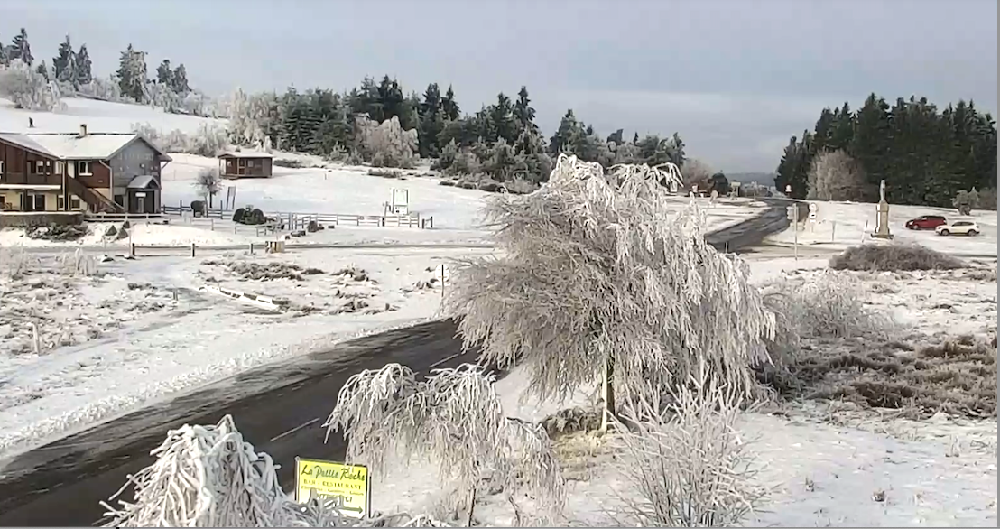 Il est tombé de 1 à 4 cm de neige cette nuit dans le Pilat. Pas suffisant pour la glisse…